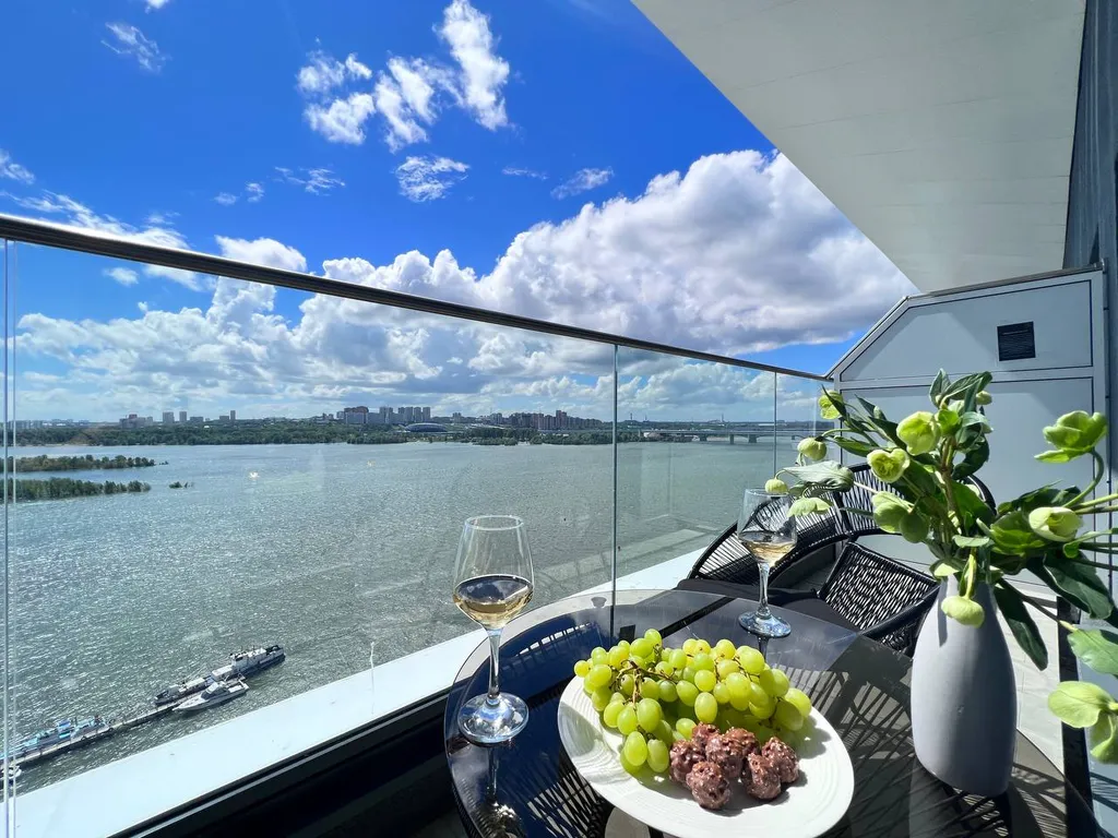 Шикарная студия с террасой и видом на реку