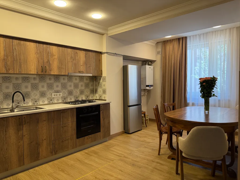 Уютная квартира с 2 спальнями в центре города рядом с Площадью