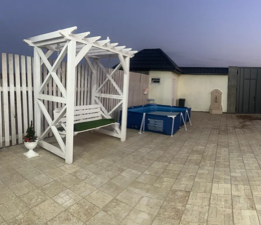 Уютный дом с бассейном