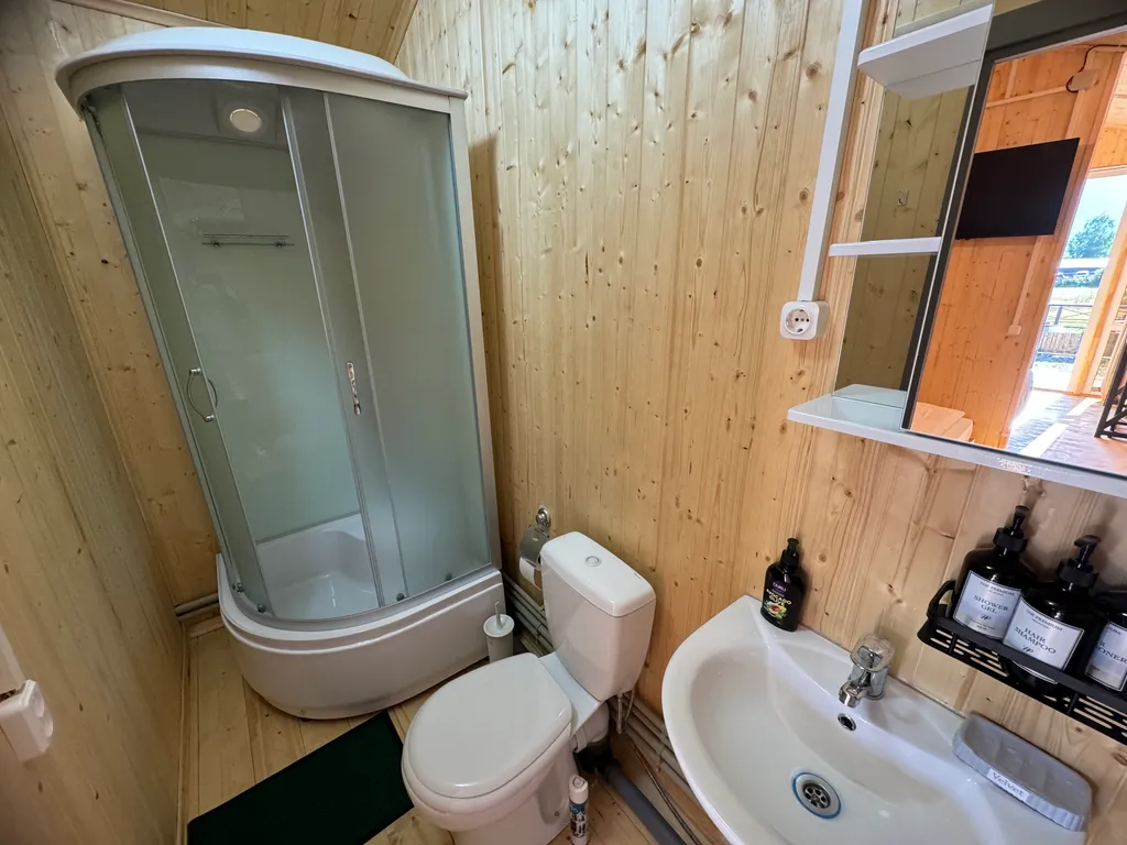 Домик рядом с нарзанным источником