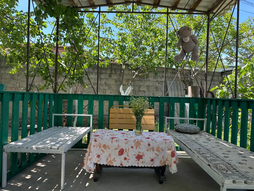 Частный дом с беседкой