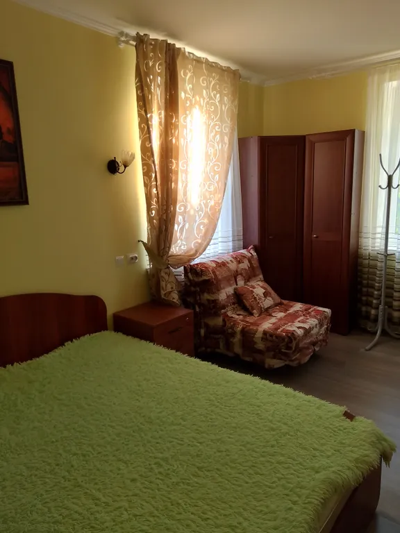 Второй этаж полностью с отдельным входом и крытой парковкой