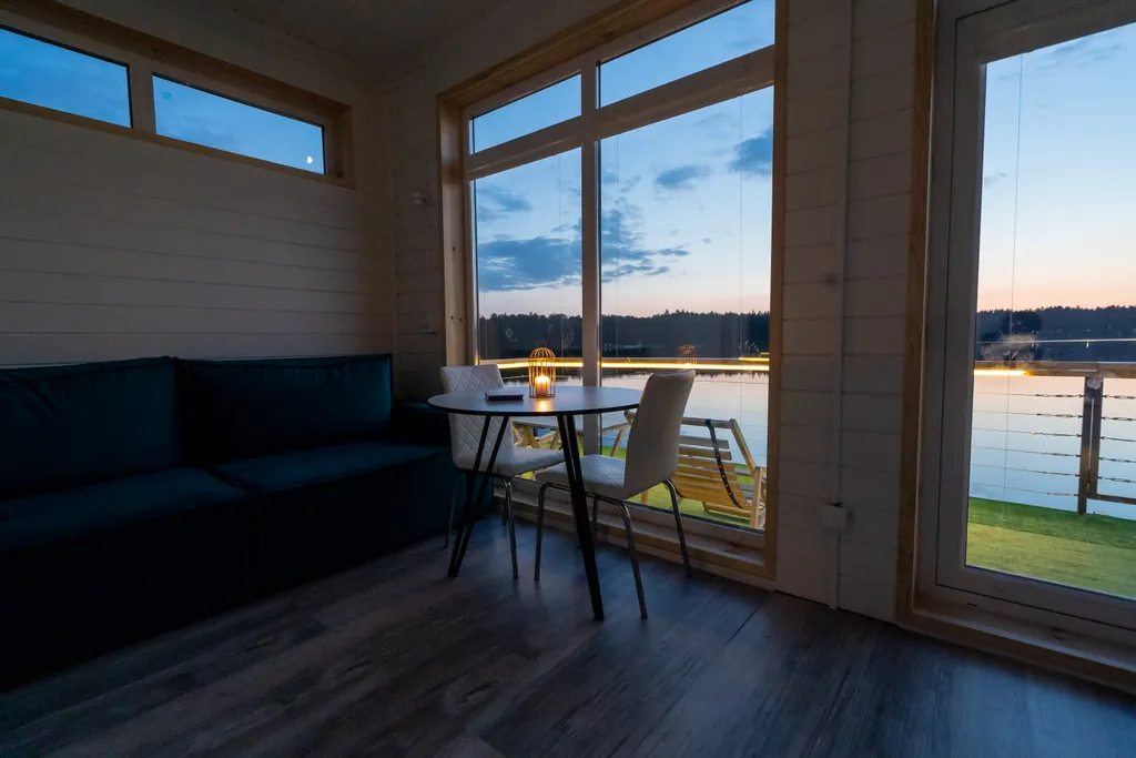 Дом на воде на озера Таир