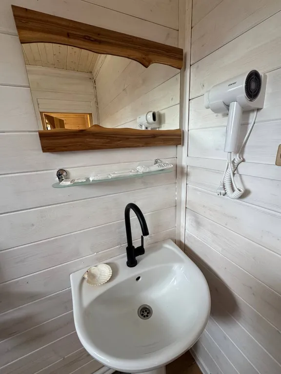 Коттедж Домик на берегу озера с чаном и рыбалкой — Голыгино