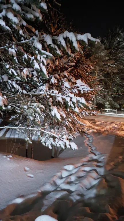 Домик в окружении гор