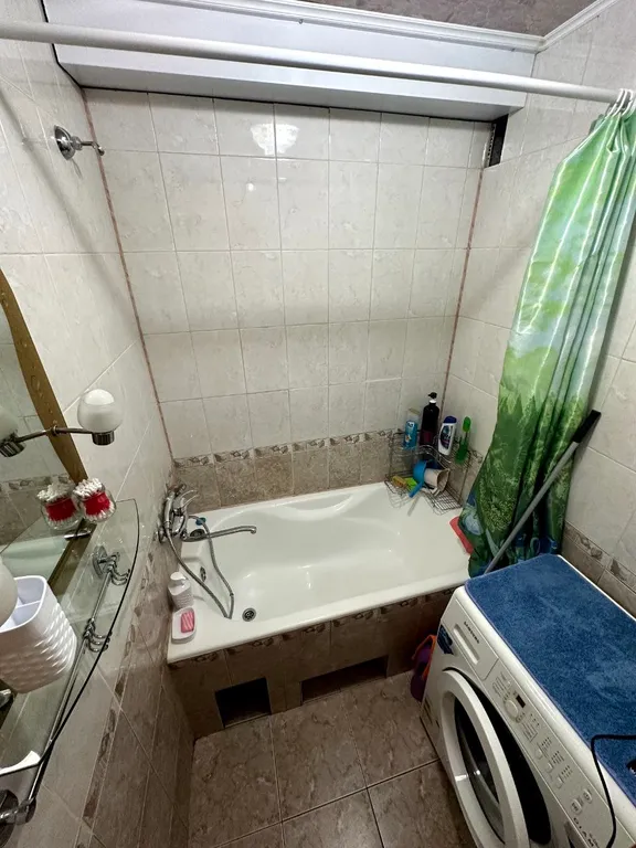 Квартира находится в центре посёлка Дубки