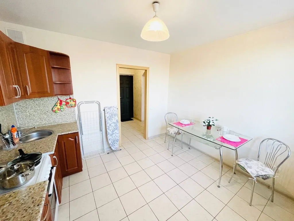 Апартаменты комфорт в центре с дополнительным диваном рядом с ОКБ