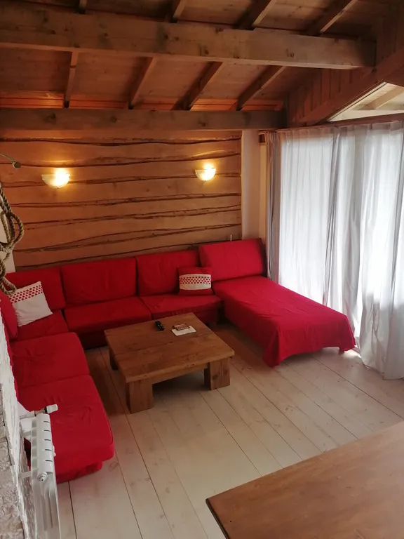 Домик в деревне с бассейном