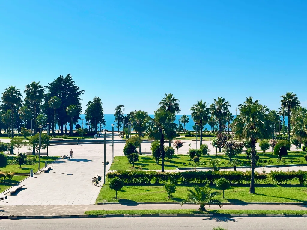 Квартира Тропическая студия, бассейн + парковка, white sails — Батуми