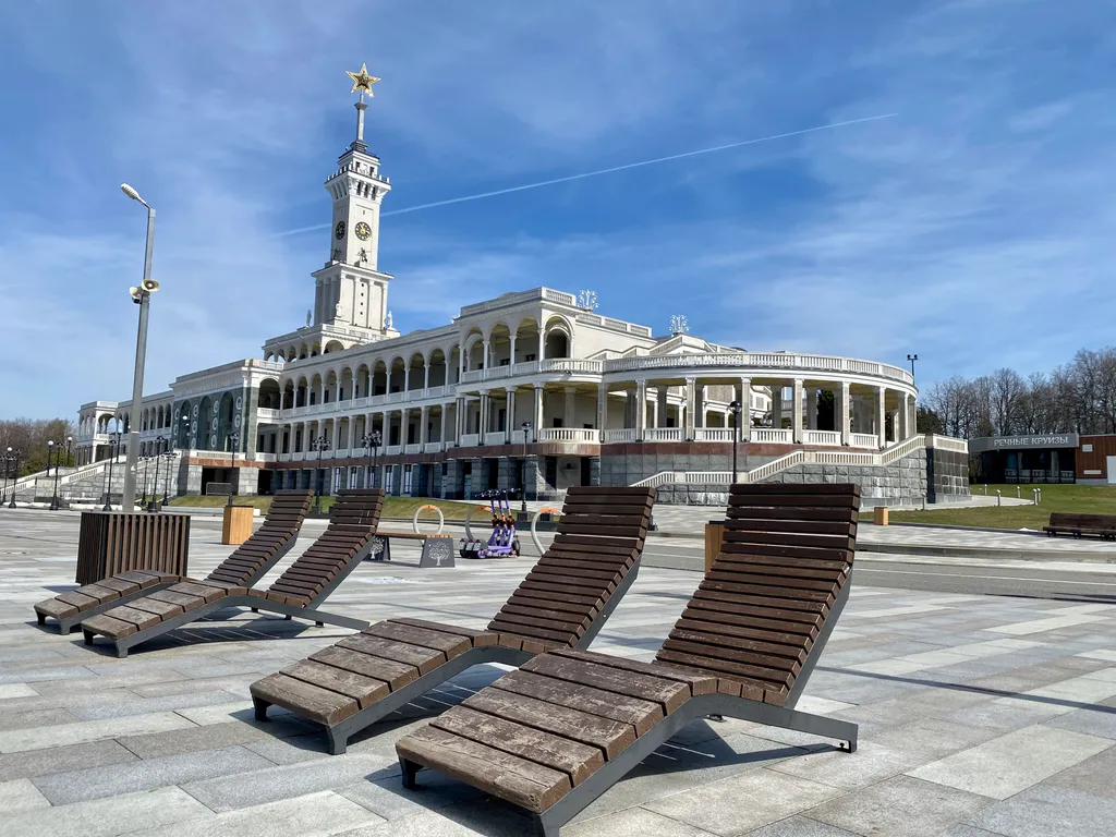 Уютно, тепло и рядом метро