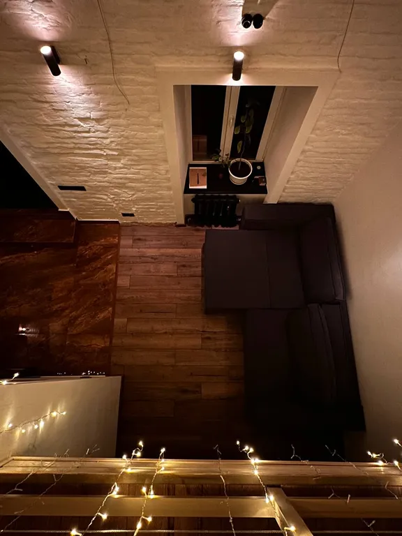 Двухуровневый номер-студия в стиле лофт с открытой ванной Нежность