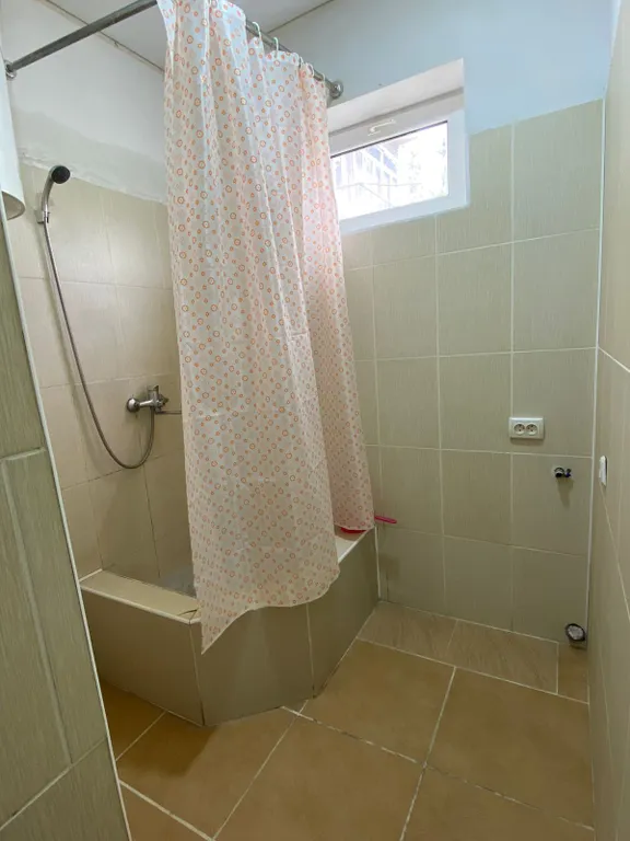 Уютный оазис спокойствия и зелени в центре нового района