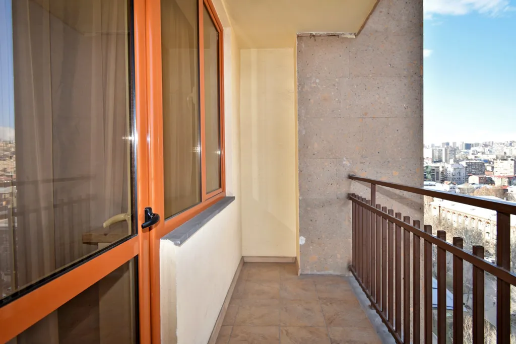 Apartment on Pavstos