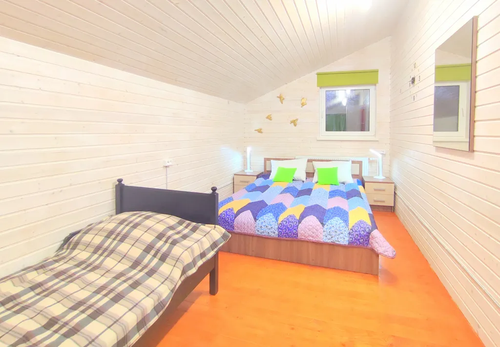 Птица синица House с огромным балконом у озера