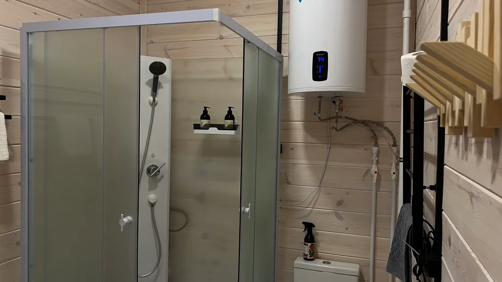 Дом с баней в липах