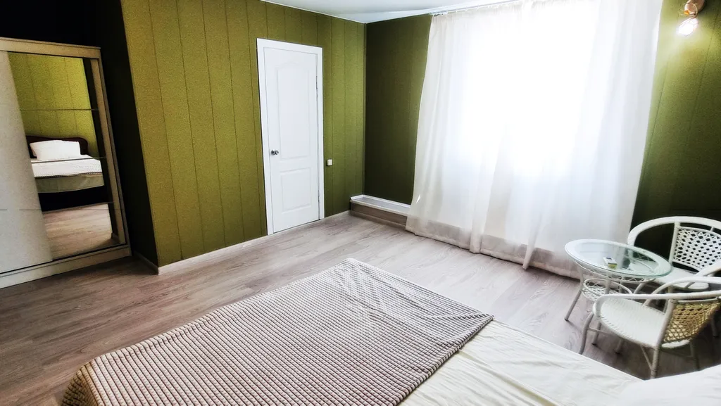 Дом на пляже озера