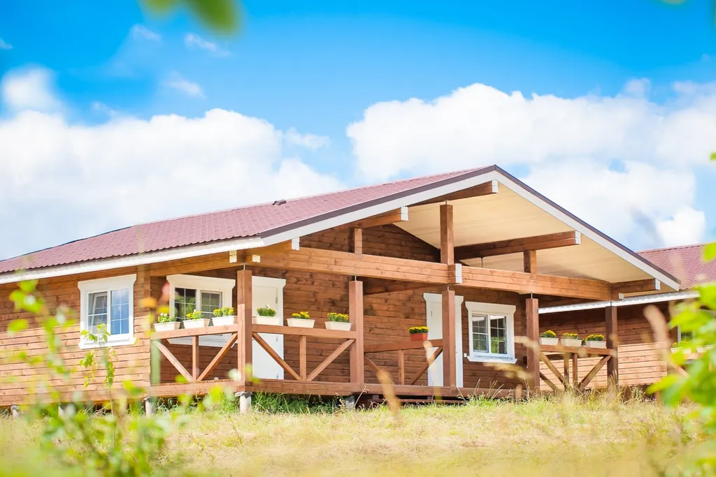 Домик на берегу озера