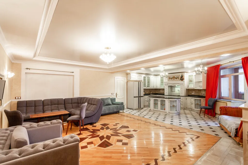 2-комнатная квартира с камином в современном доме в центре города