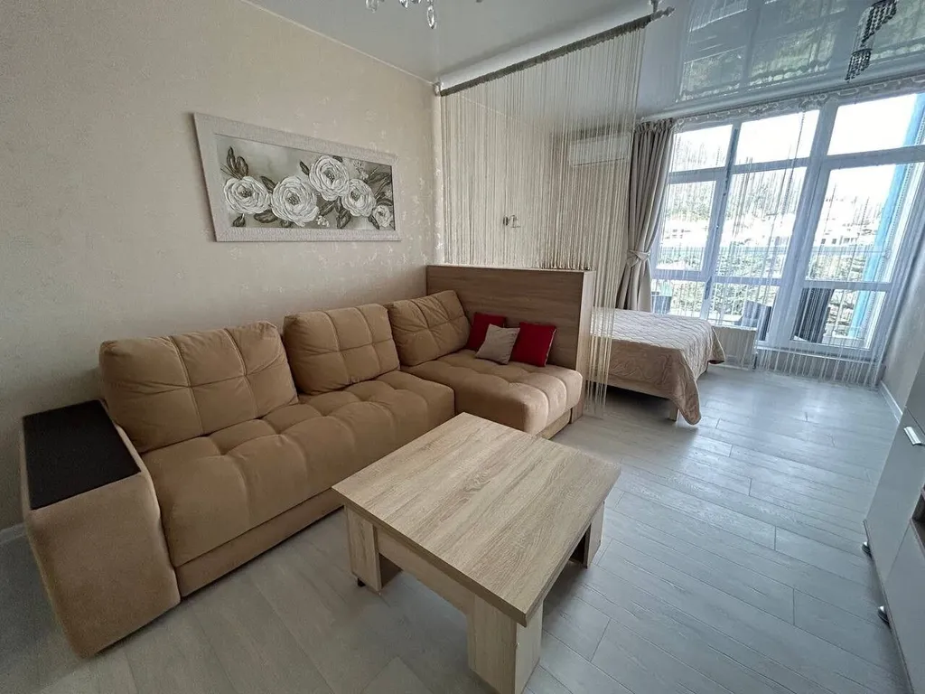 Уютнaя квартирa-cтудия с видoм на море