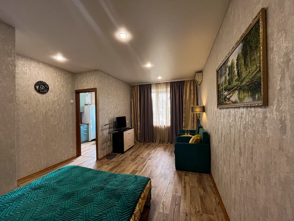 Центрее не бывает! Сразу за памятником ленина в стиле есенинская русь