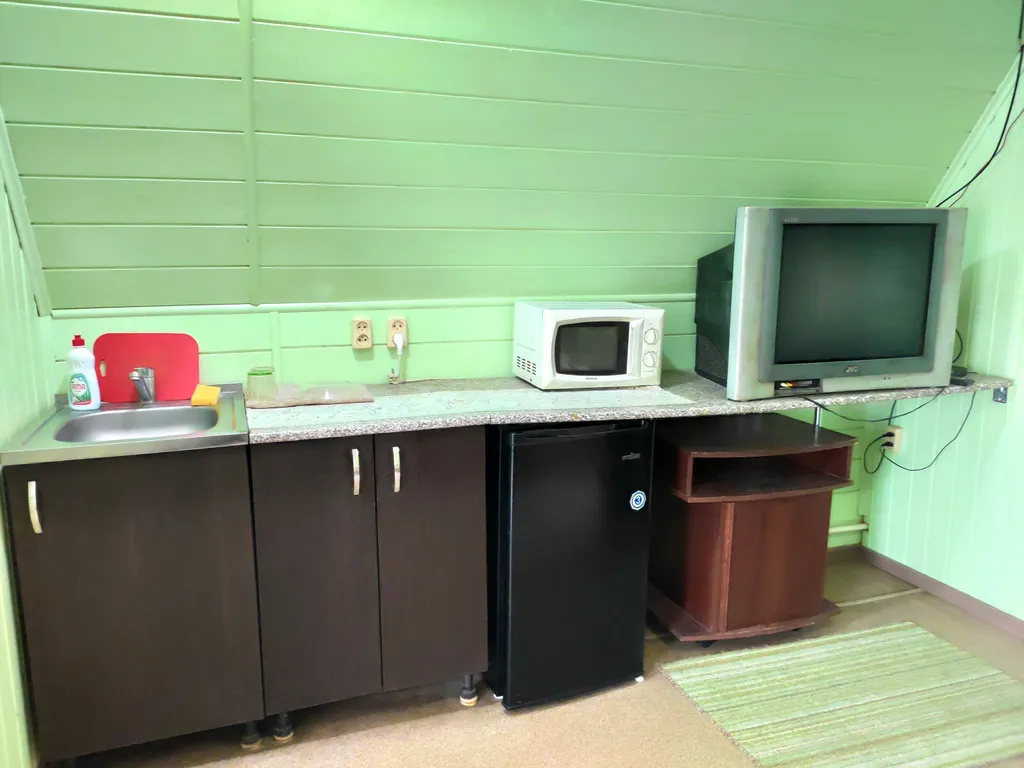 Вместительный этаж на 9 гостей + качели и беседка