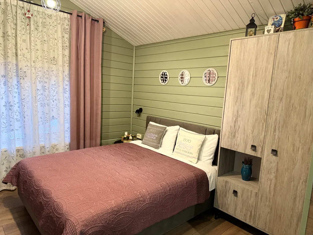 Загородный домик с бассейном и сауной