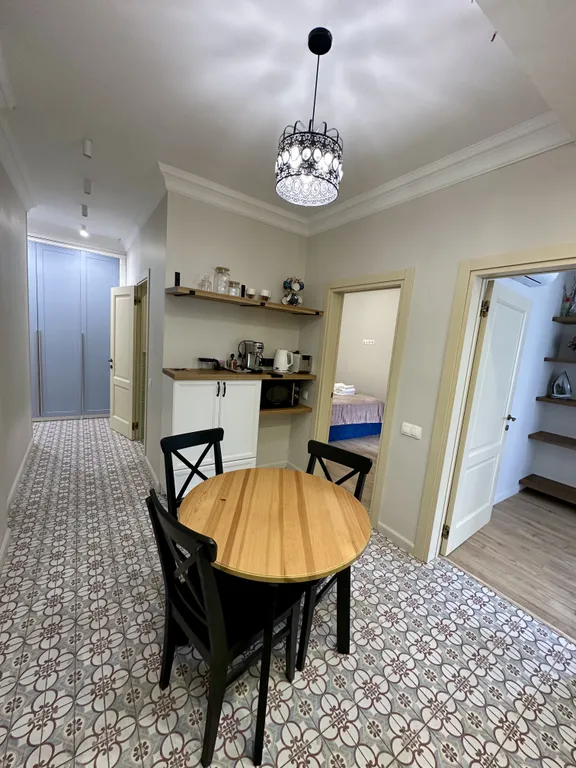 Квартира с отдельным залом и отдельной спальней с террасой на парк