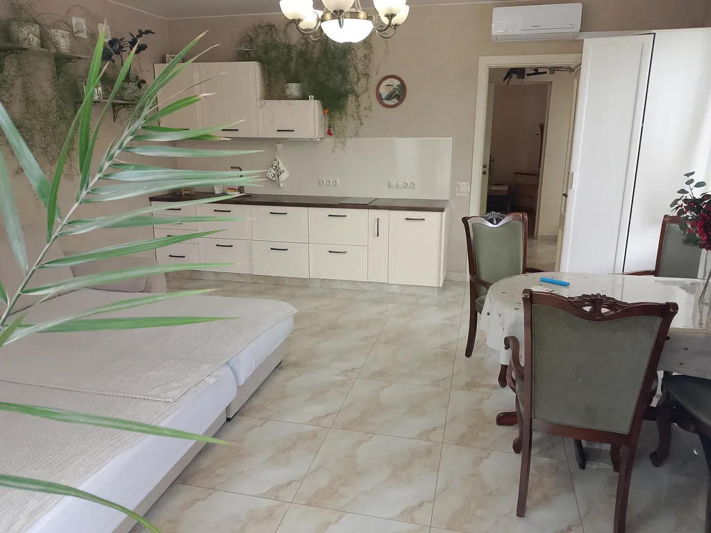 Дом, частный сектор, парковка для грузовых автомобилей, семейный отдых