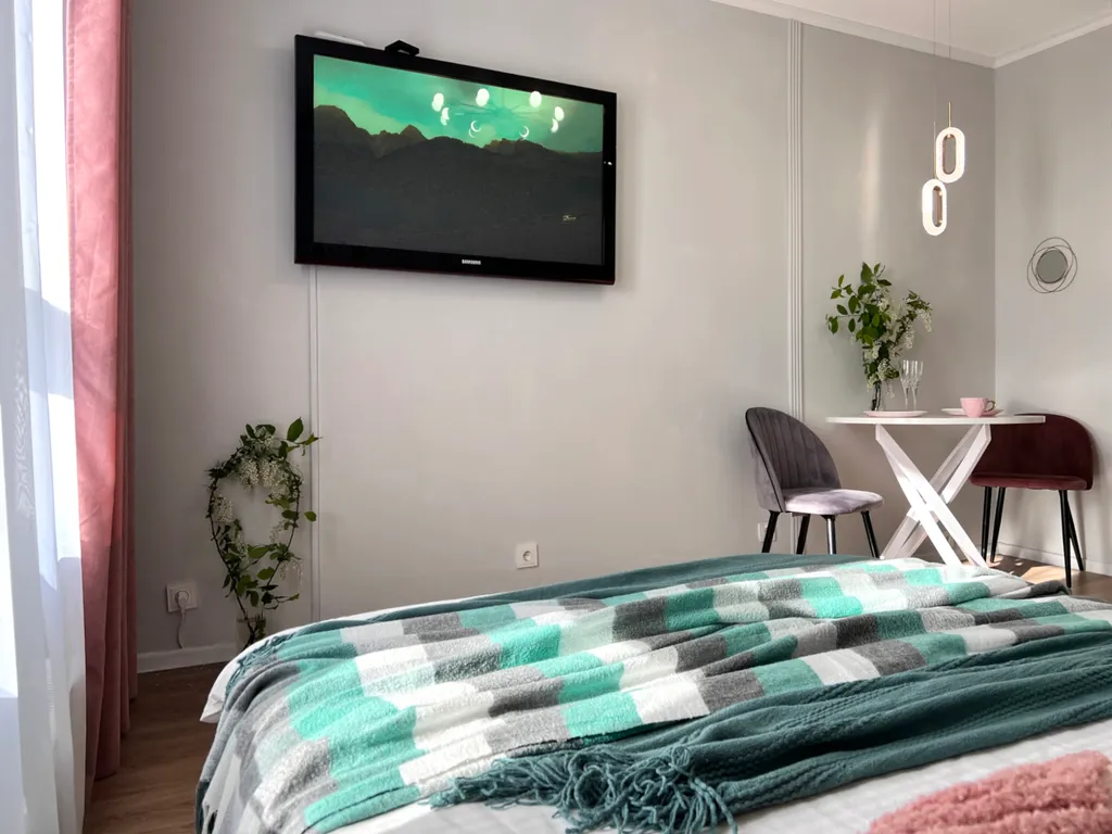 Студия с прекрасным видом из окна