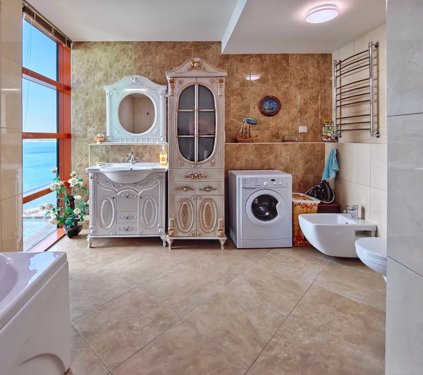 Шикарная видовая квартира в Золотой Бухте