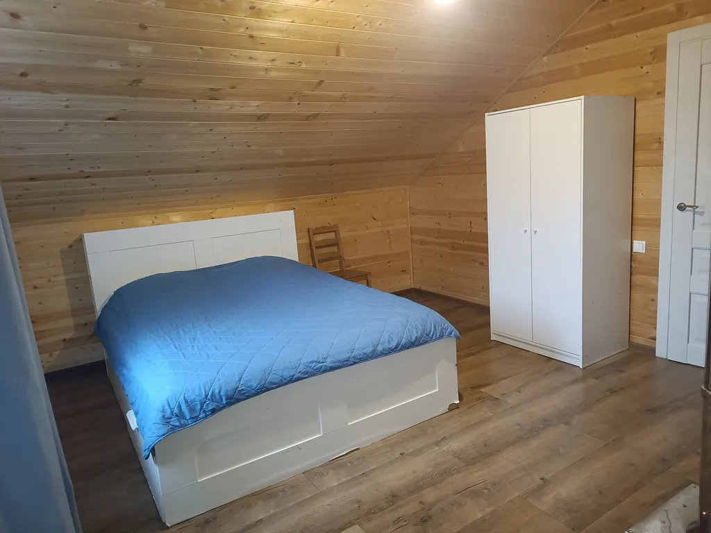 Дом в лесу у озера