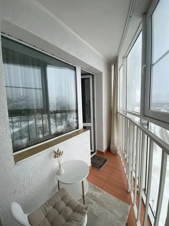 Уютная студия в центре с великолепным видом на горы