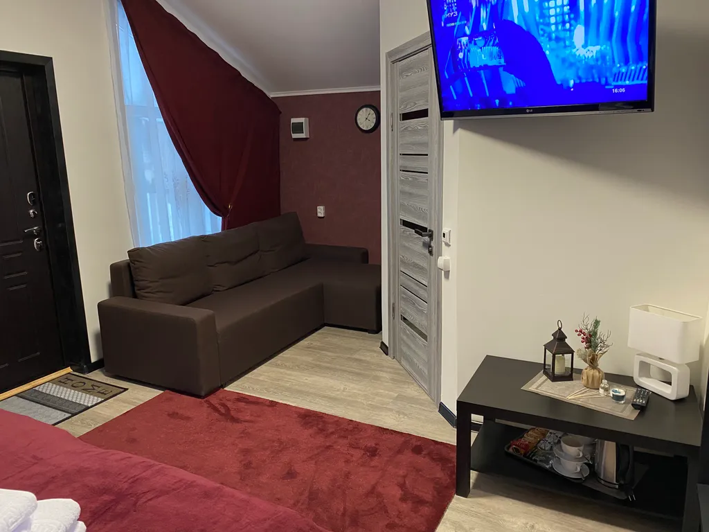 Домик в сосновом бору с видом на горы и лес