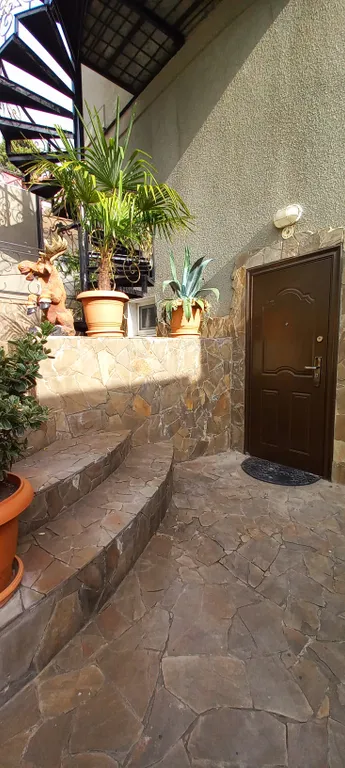 Частный дом с территорией