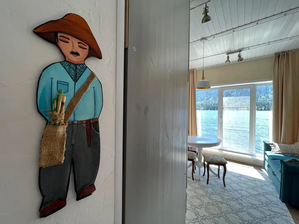 Дом Прованс на берегу озера