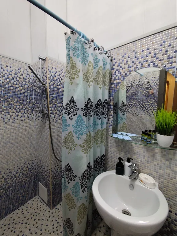 Трехместный номер с 2  кроватями и диваном. Стандарт с видом на море.