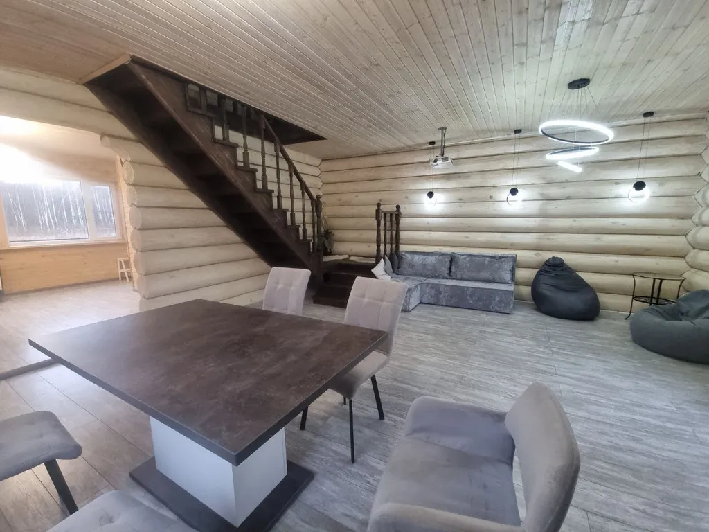 Дом с прудом