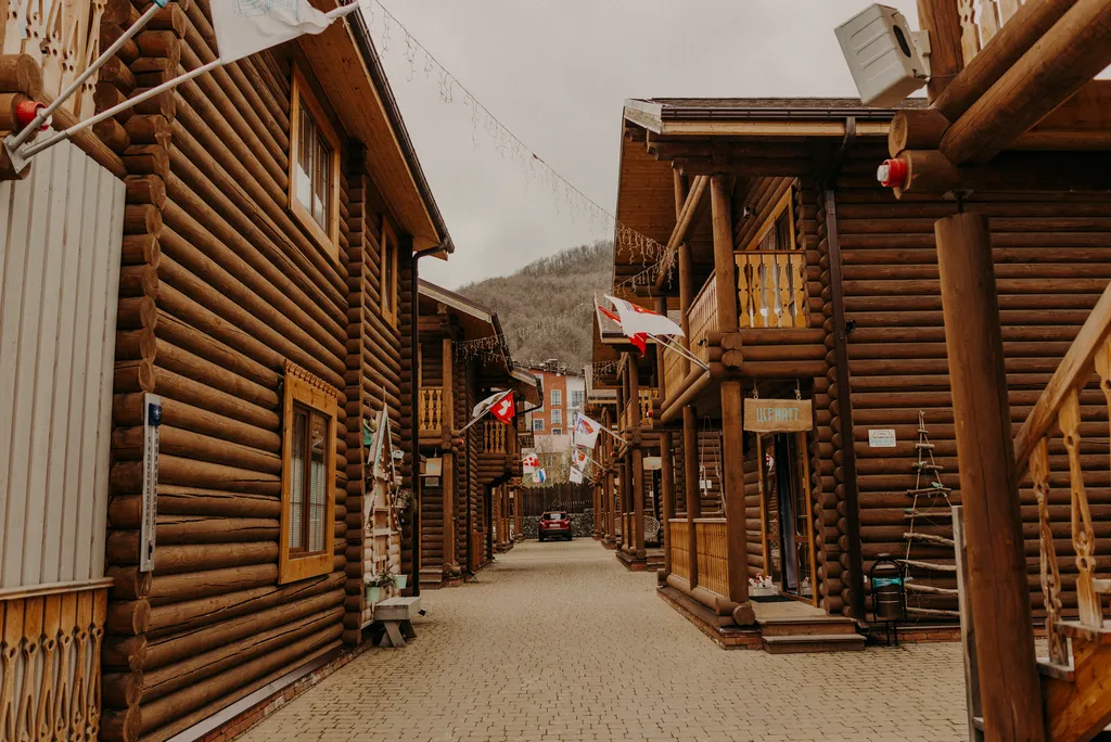 Дом напротив подъемника курорта Красная поляна с видом на горы