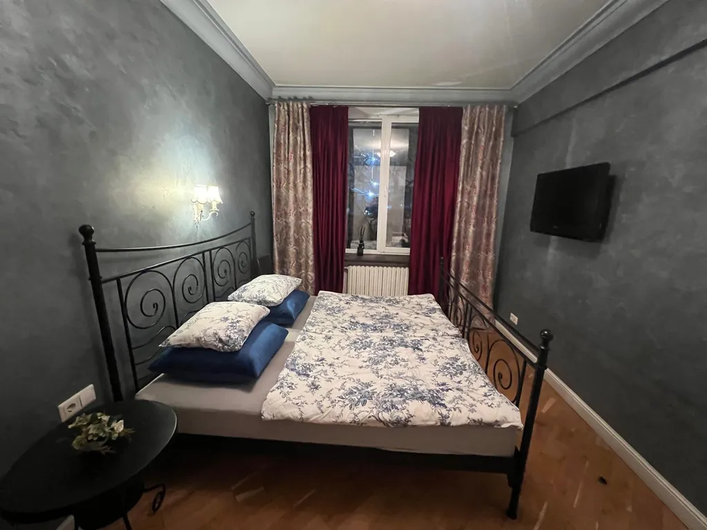 Квартира Трехкомнатная сталинка в центре — Минск