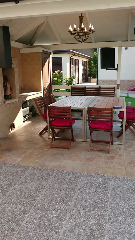 Коттедж с бассейном и хамамом