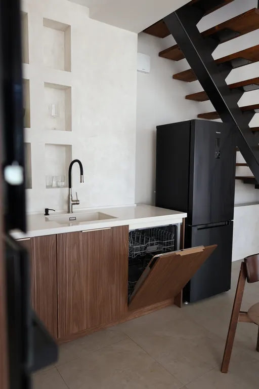 Светлый коттедж с видом на море