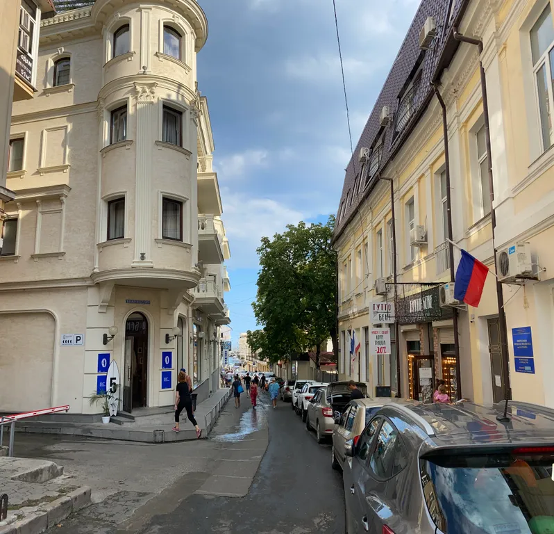 Квартира Апартаменты в центре Набережной с балконом — Ялта
