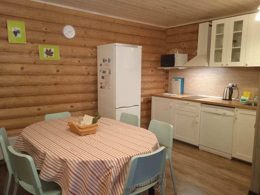 Дом с беседкой на берегу водохранилища