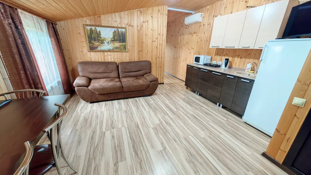 Бежевые апартаменты люкс с 2 спальнями, кондиционером, кухней-гостиной