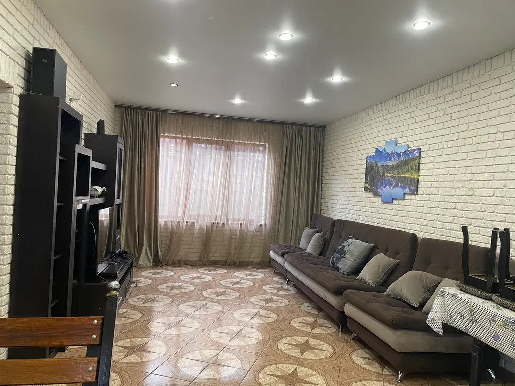 Уютный и просторный коттедж в центре поселка