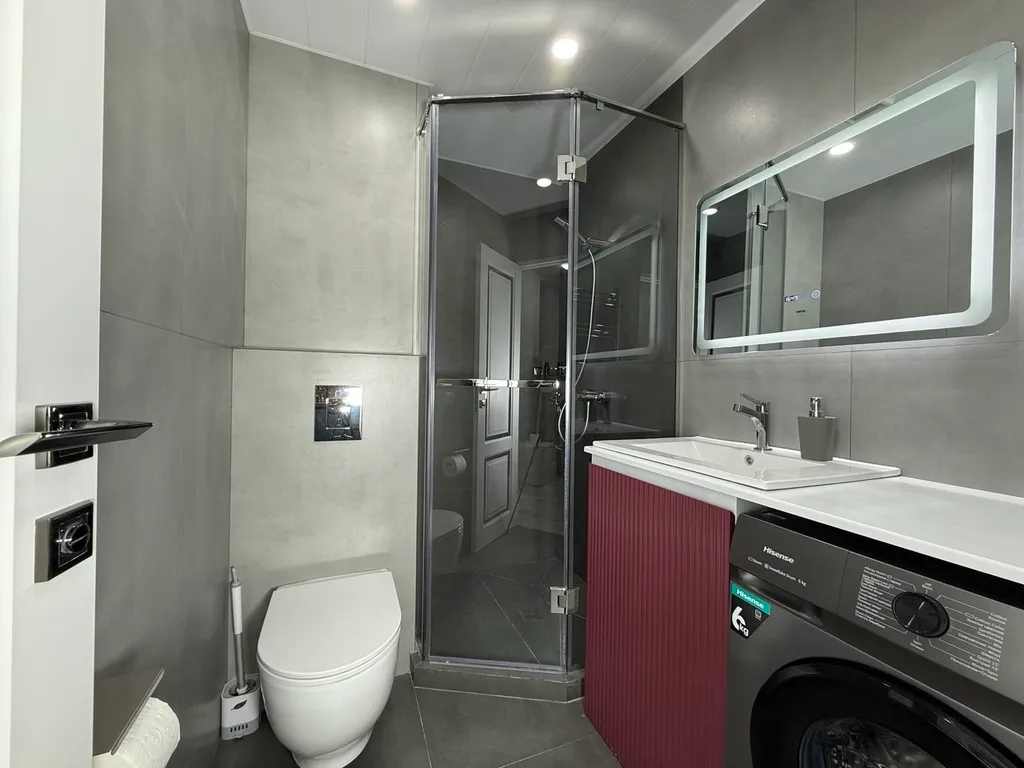 New trendy 1bd apt, Unbeatable location