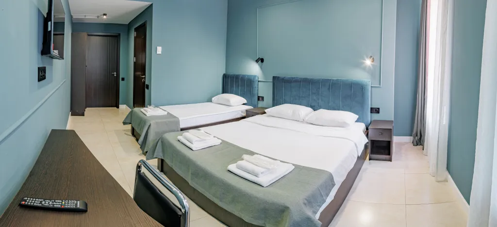 Квартира Стандартный трёхместный номер, завтрак включен — аренда посуточно в Тбилиси