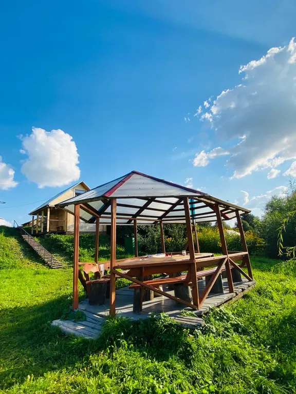 Русская  ИЗБА на берегу реки