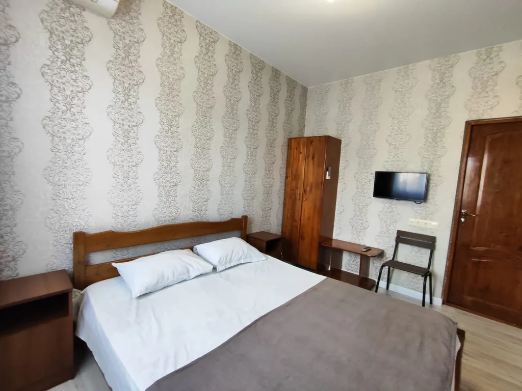 Квартира Квартира Номер в гостевом доме с бассейном, в Голубой бухте — Геленджик