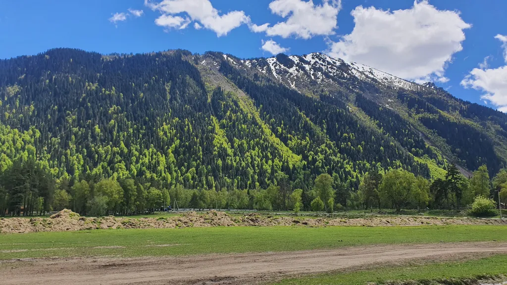 Коттедж Домик на Софийской поляне рядом с лесом и речкой — Архыз